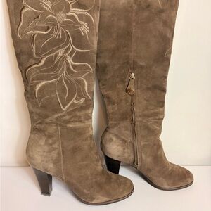 Chic Suede Floral Heeled Boots